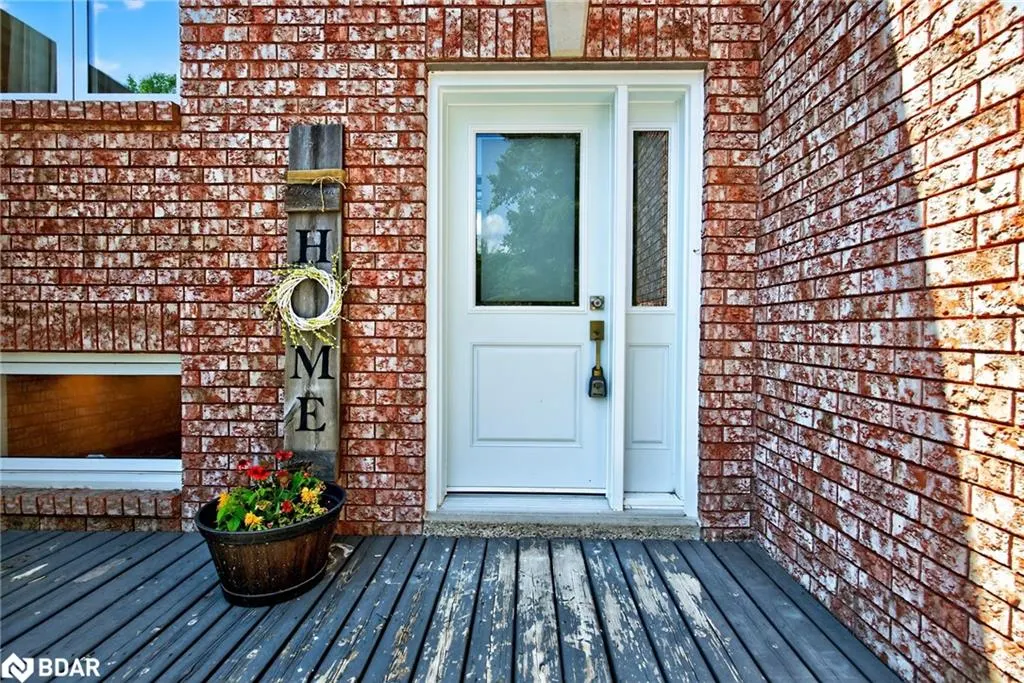 2 Birchmount Circle