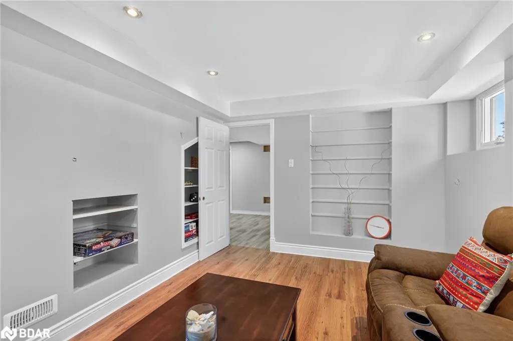 2 Birchmount Circle