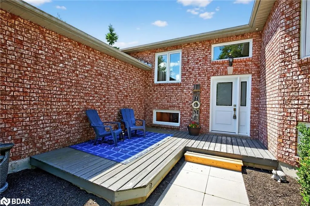 2 Birchmount Circle