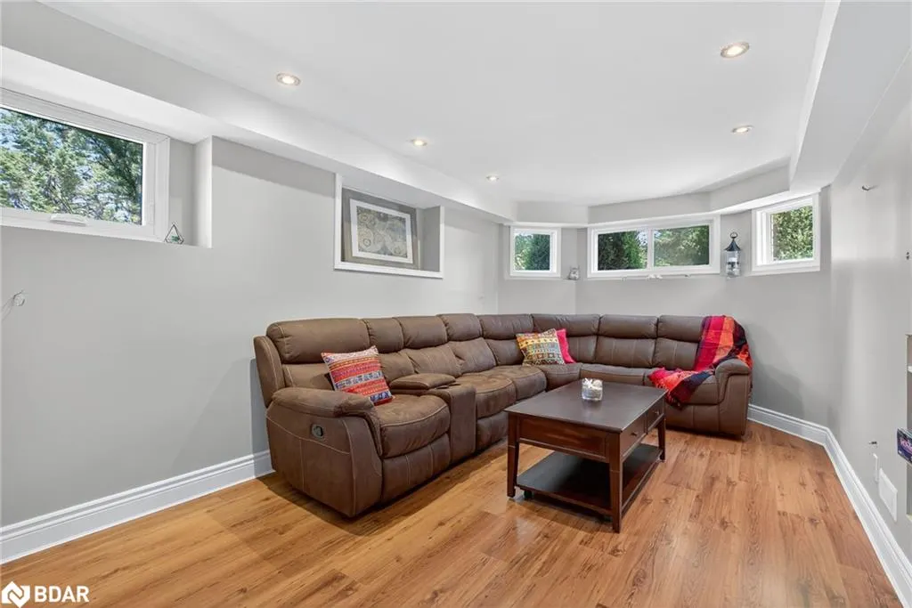 2 Birchmount Circle