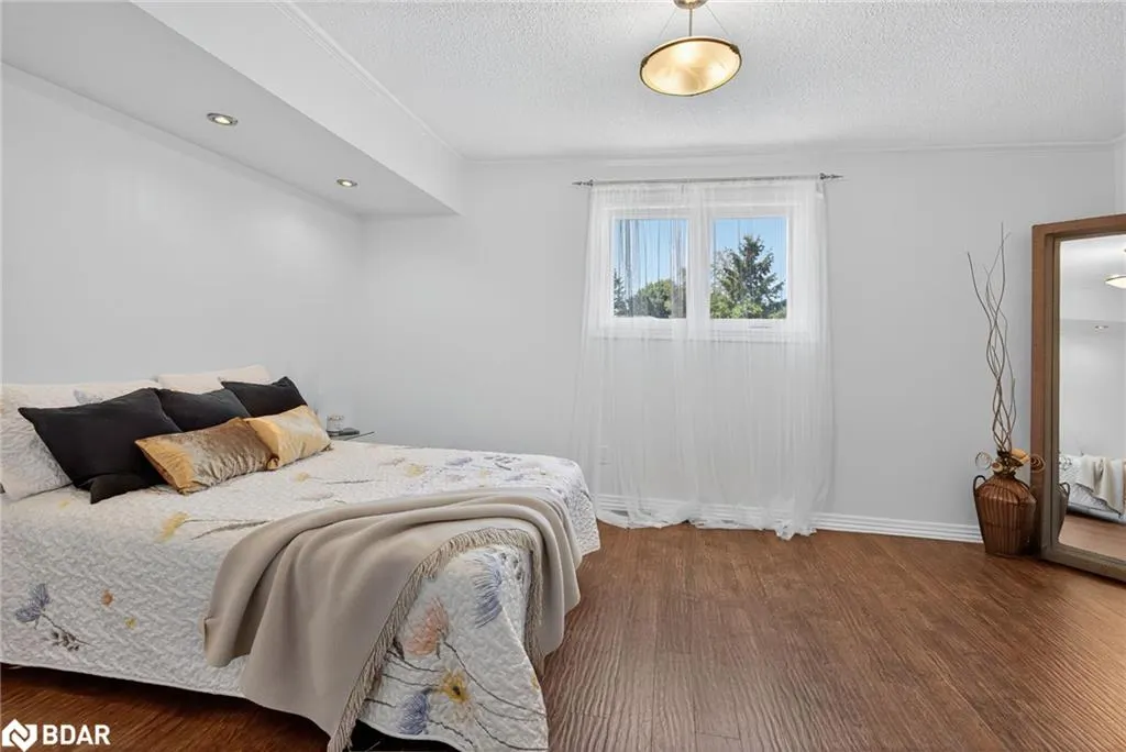 2 Birchmount Circle