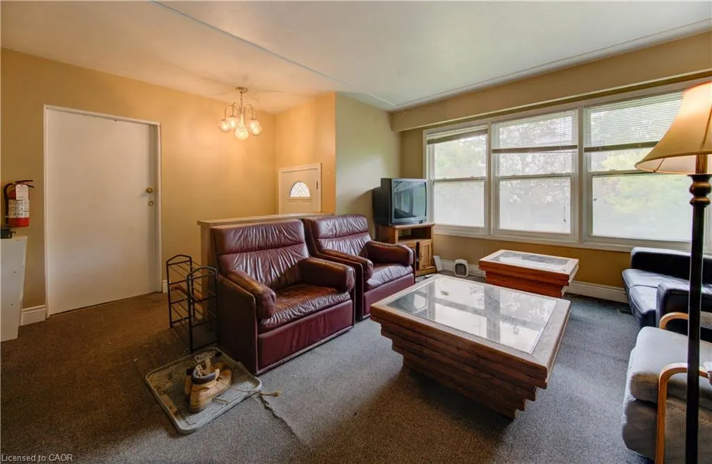 4 Cardill Crescent