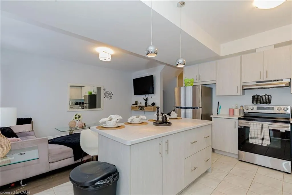 87 Renfrew Trail