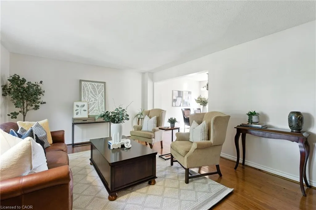 252 Mississaga Street