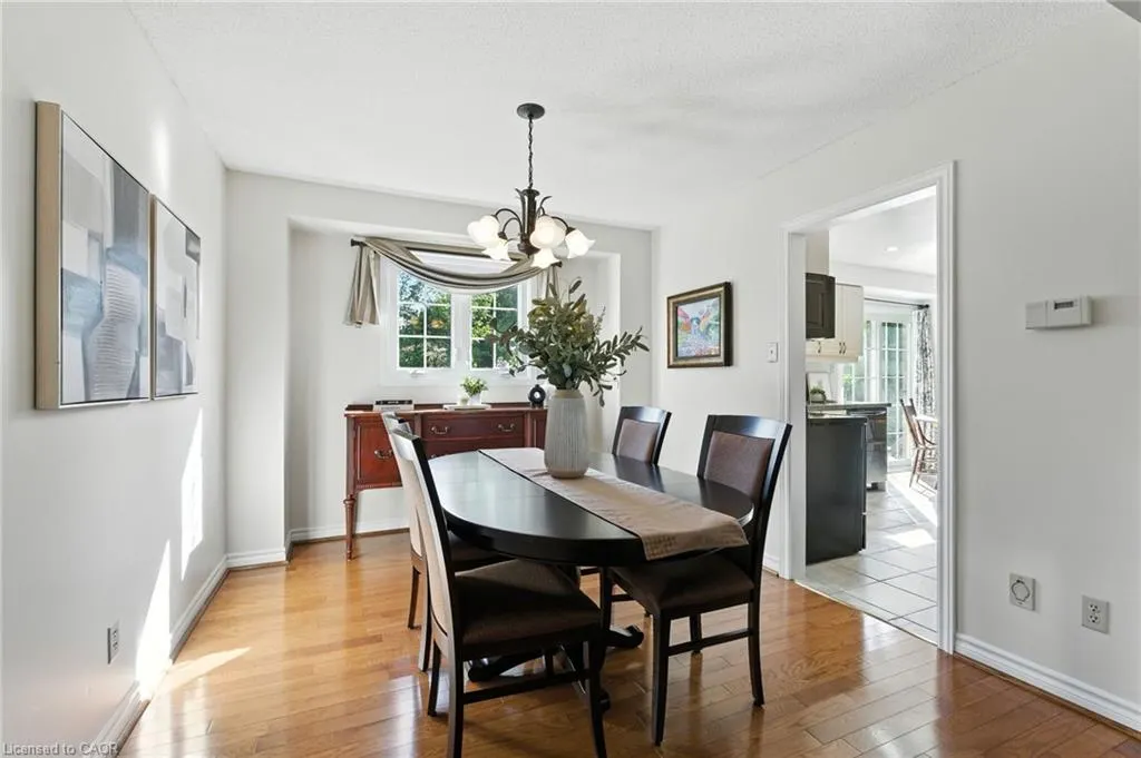 252 Mississaga Street
