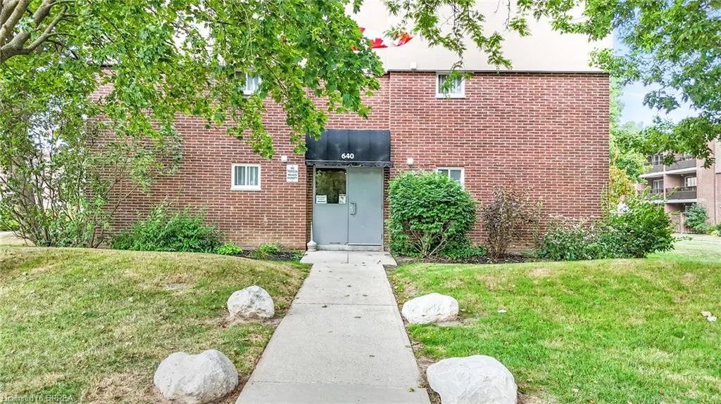 640 Grey Street, #206