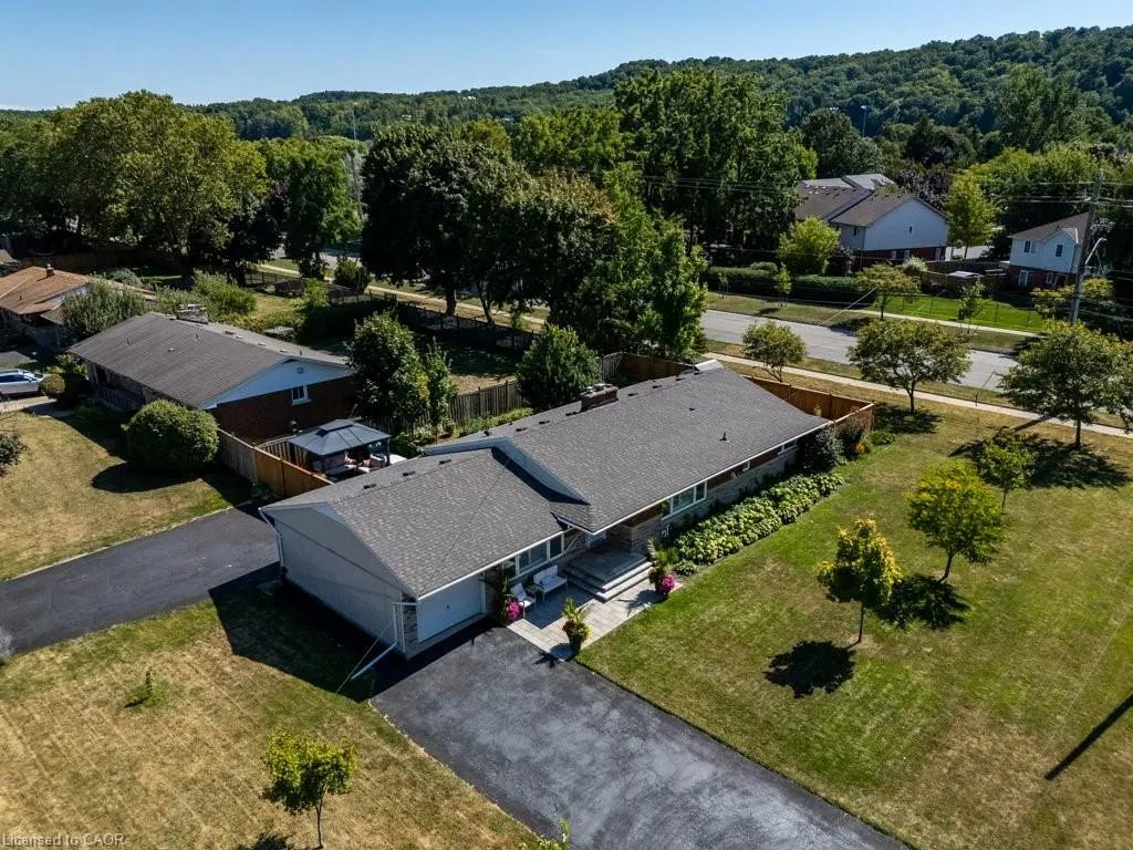 2 Lynnwood Avenue