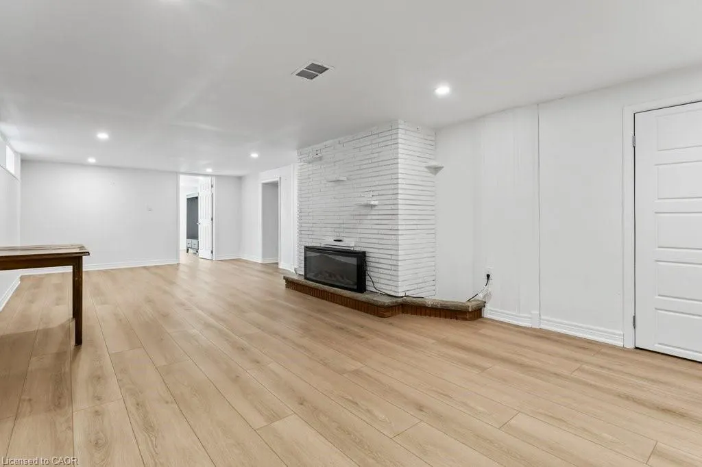2 Lynnwood Avenue