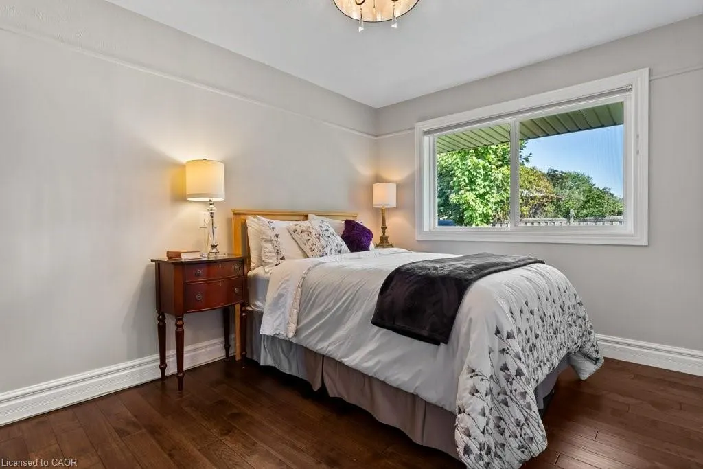 2 Lynnwood Avenue