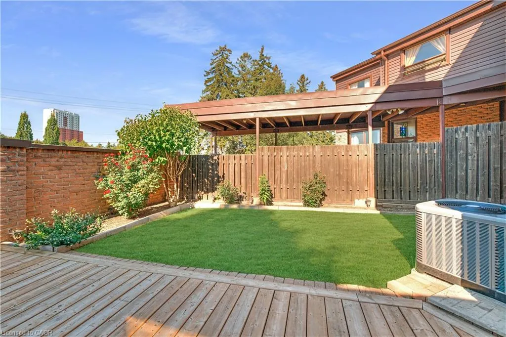 28 Underhill Crescent, #8