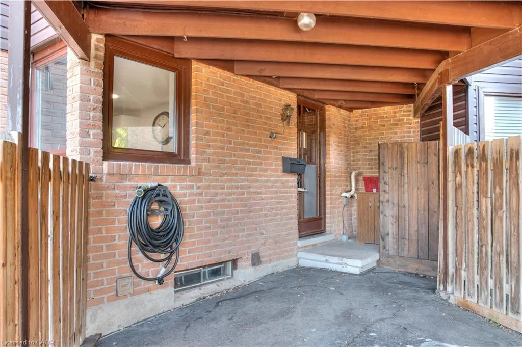 28 Underhill Crescent, #8