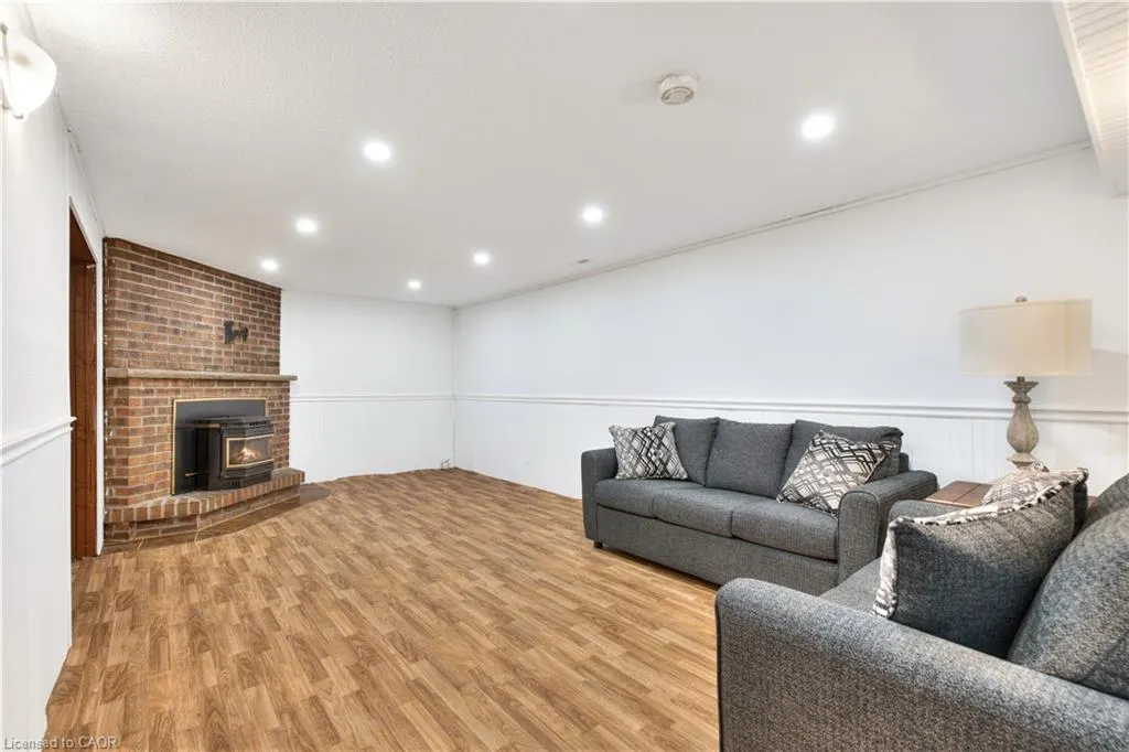 28 Underhill Crescent, #8