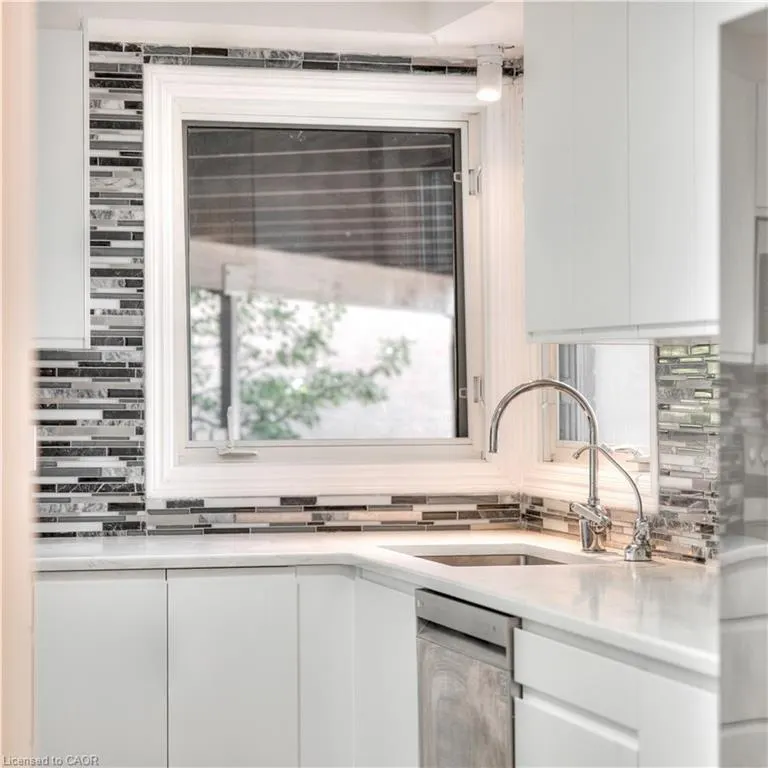 28 Underhill Crescent, #8