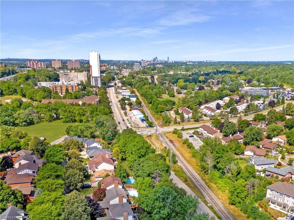 28 Underhill Crescent, #8