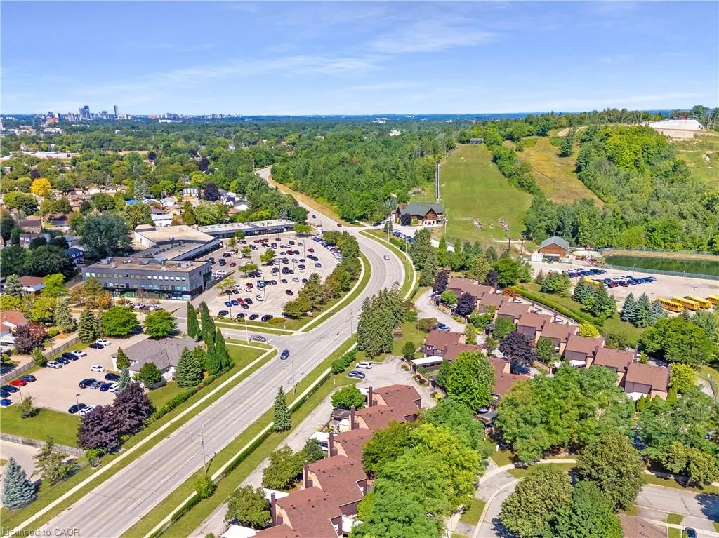 28 Underhill Crescent, #8