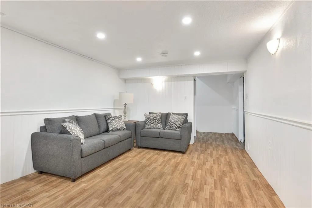 28 Underhill Crescent, #8