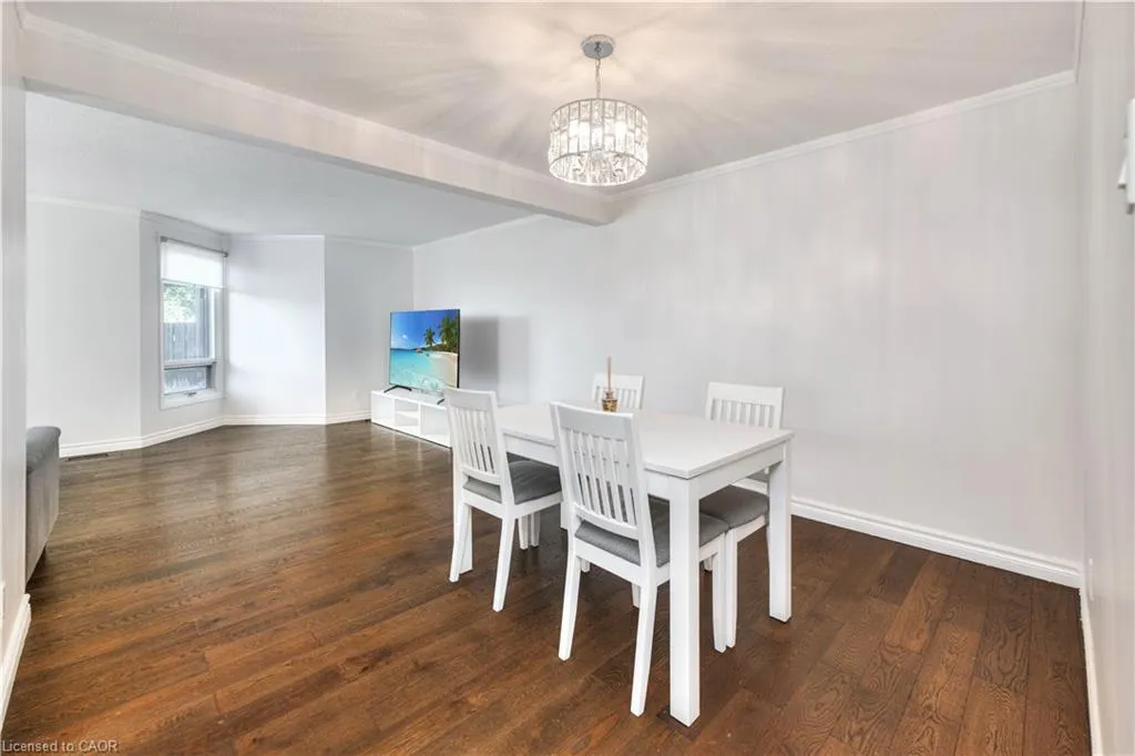 28 Underhill Crescent, #8