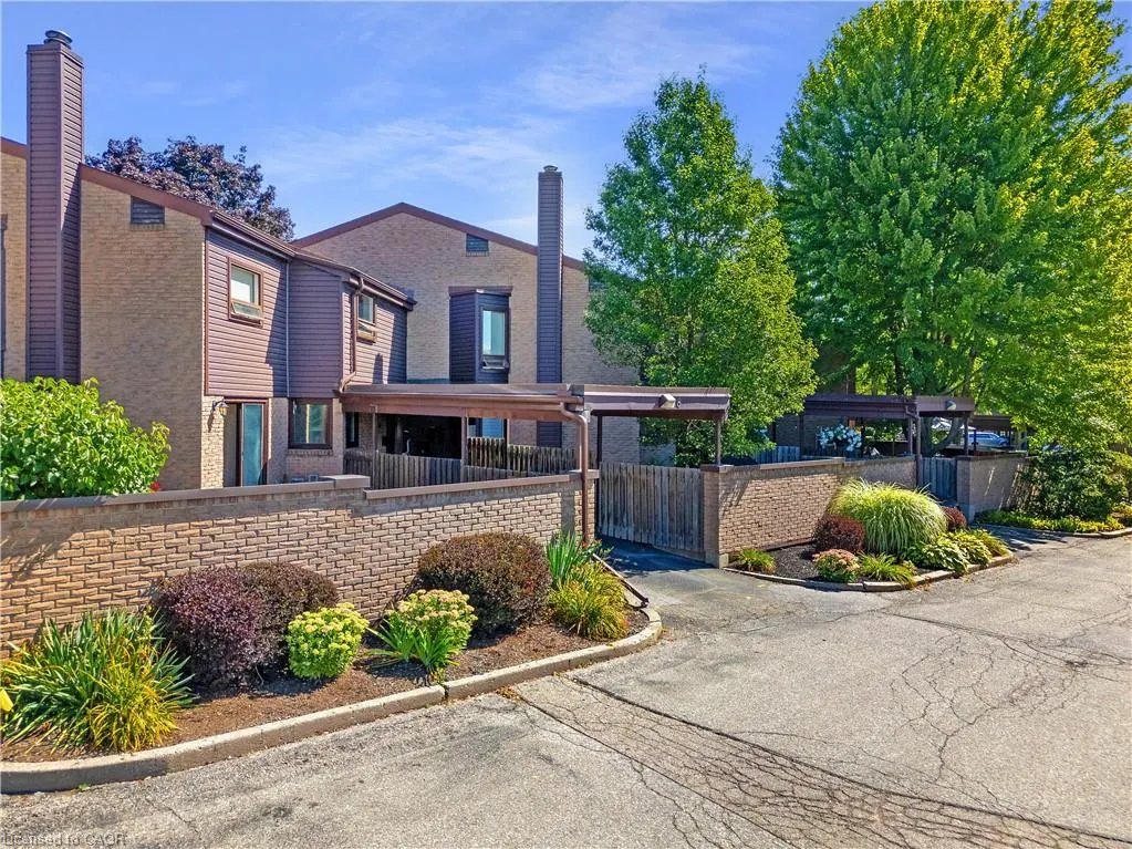 28 Underhill Crescent, #8