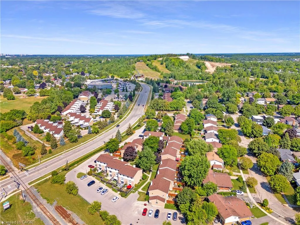 28 Underhill Crescent, #8