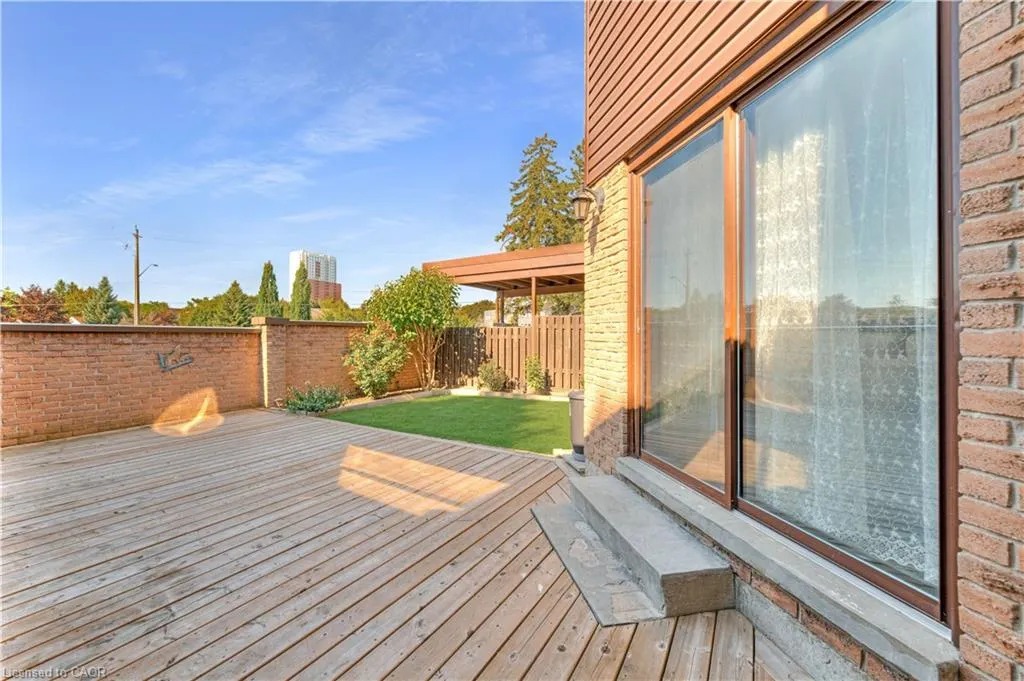 28 Underhill Crescent, #8