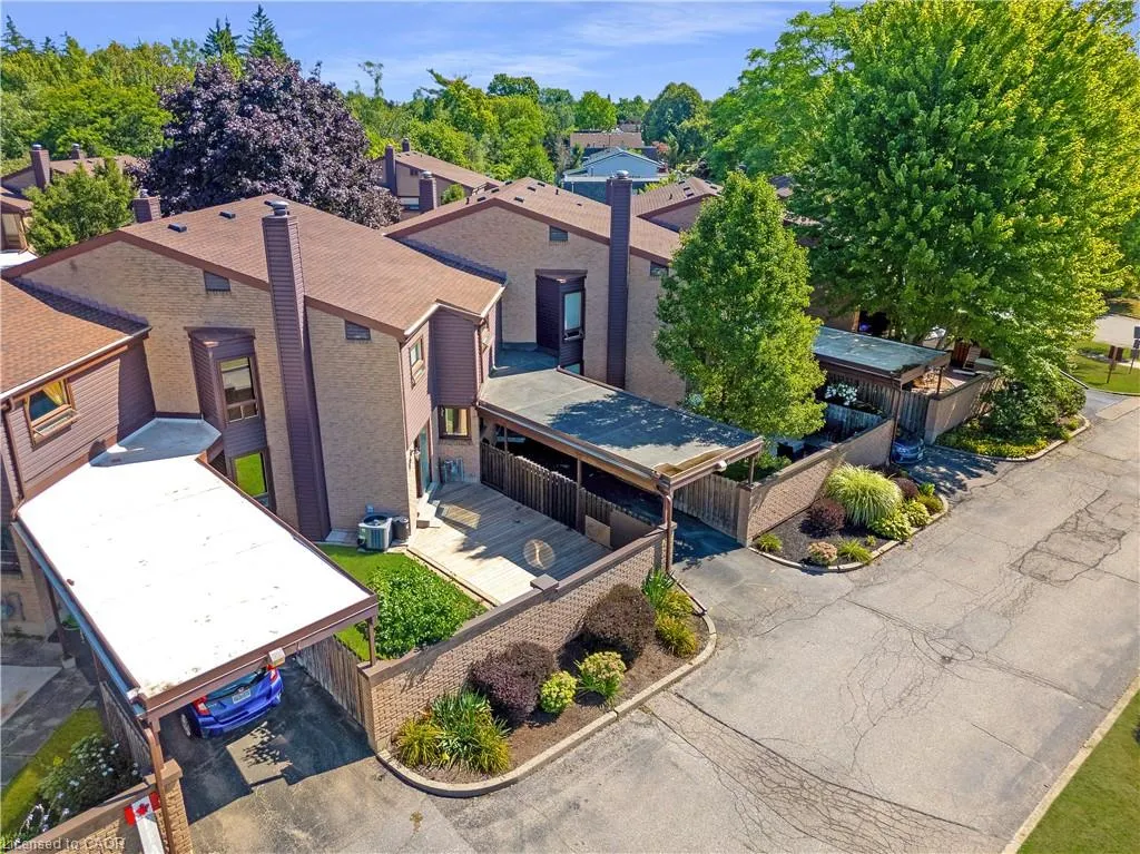 28 Underhill Crescent, #8