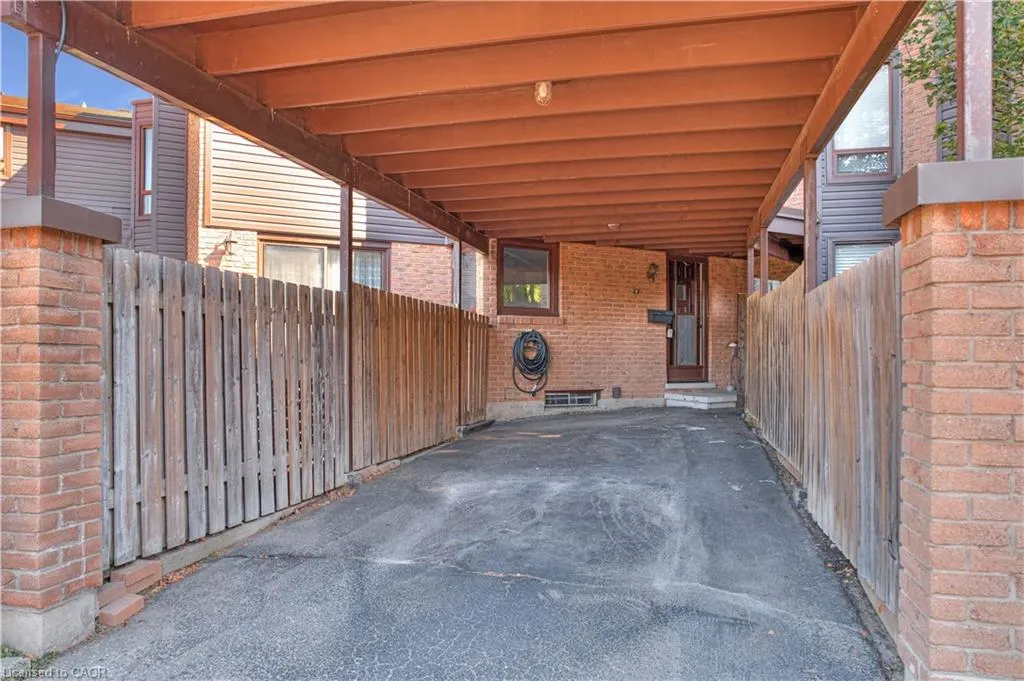 28 Underhill Crescent, #8