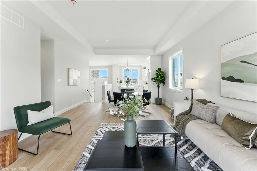 102 Vanrooy Trail