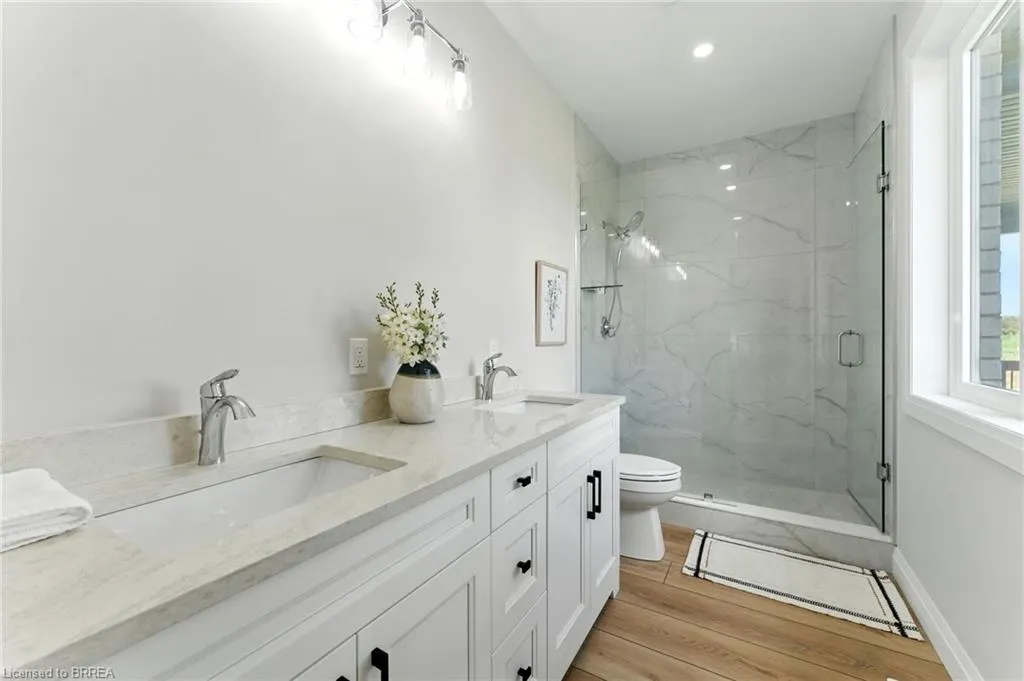 102 Vanrooy Trail