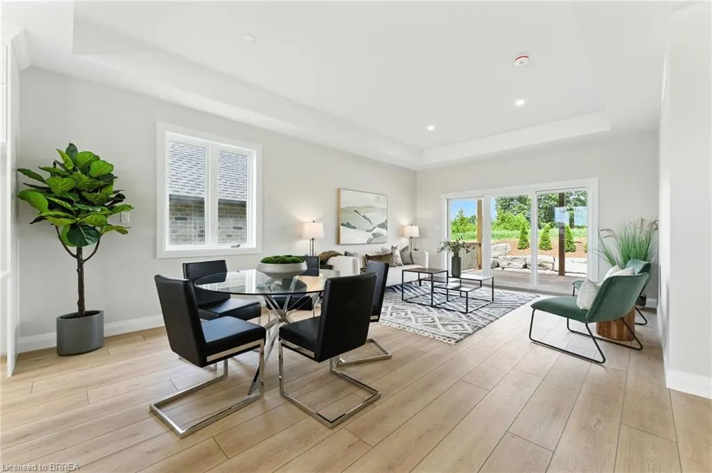 102 Vanrooy Trail