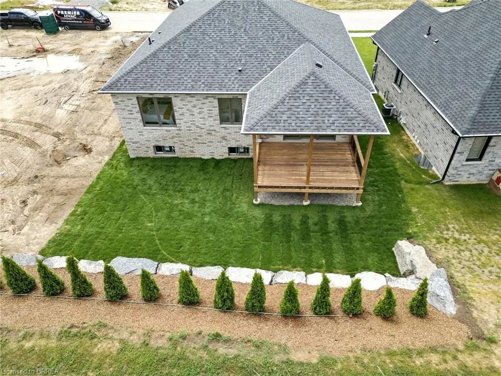 102 Vanrooy Trail