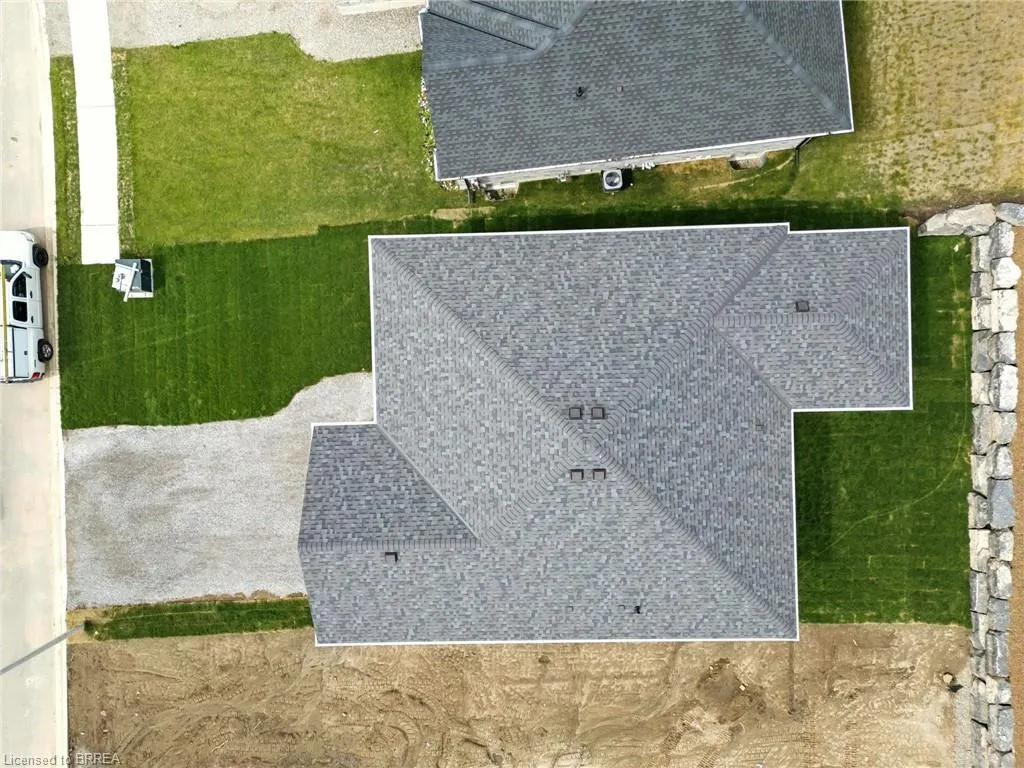 102 Vanrooy Trail