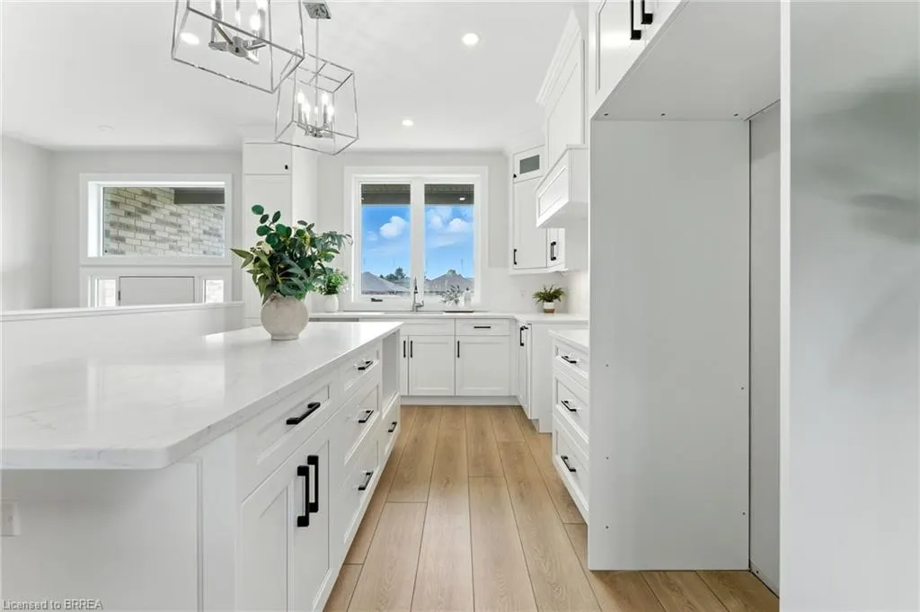 102 Vanrooy Trail