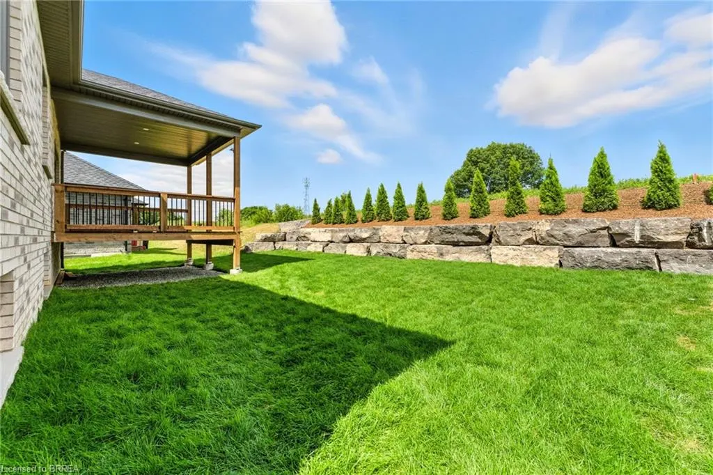 102 Vanrooy Trail