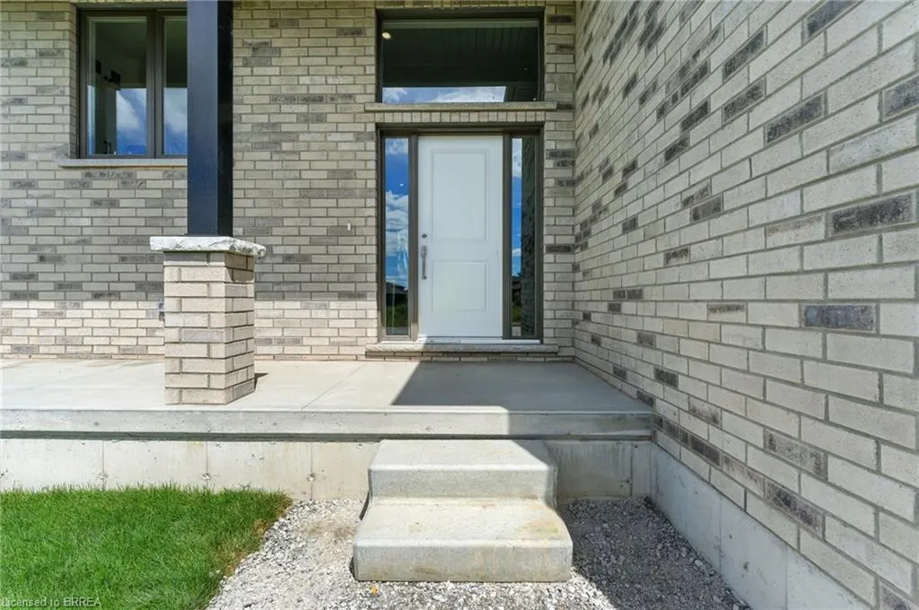 102 Vanrooy Trail