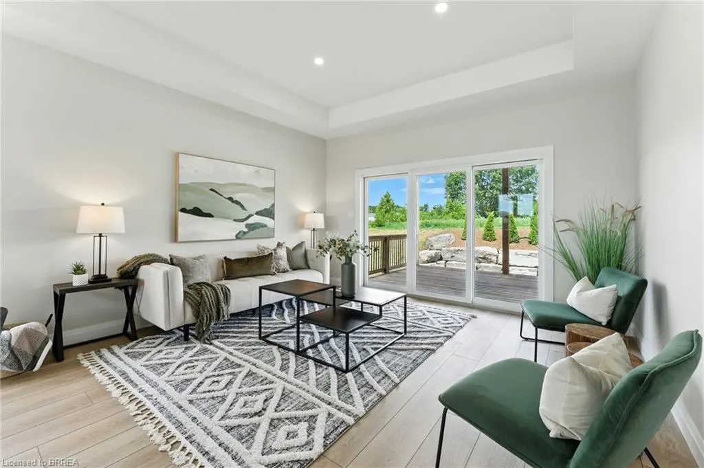 102 Vanrooy Trail