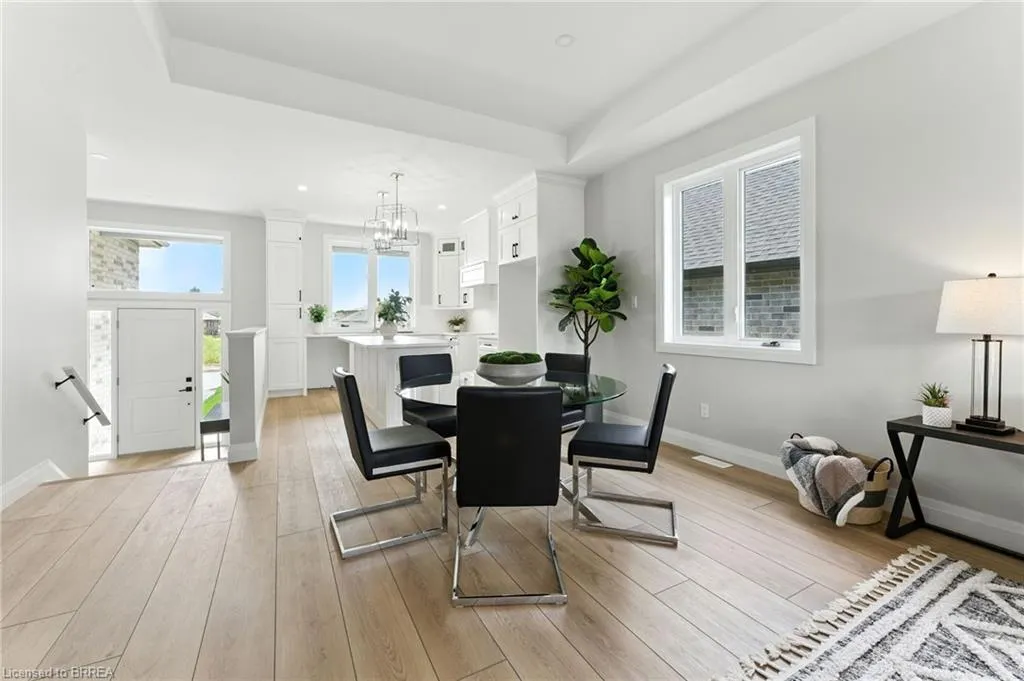 102 Vanrooy Trail