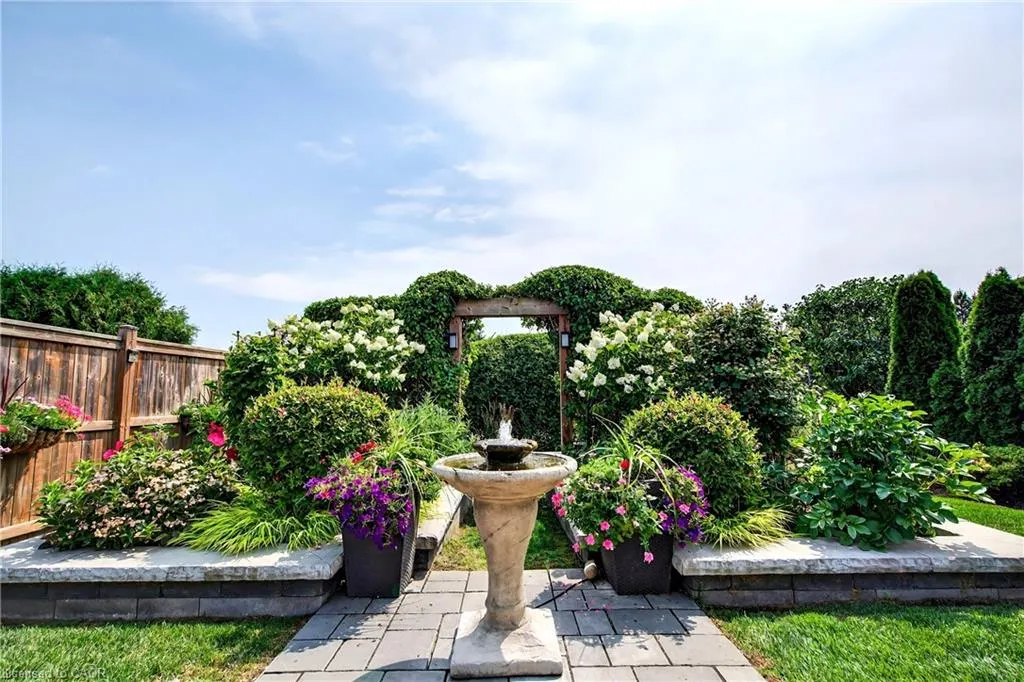 25 Pierpoint Drive