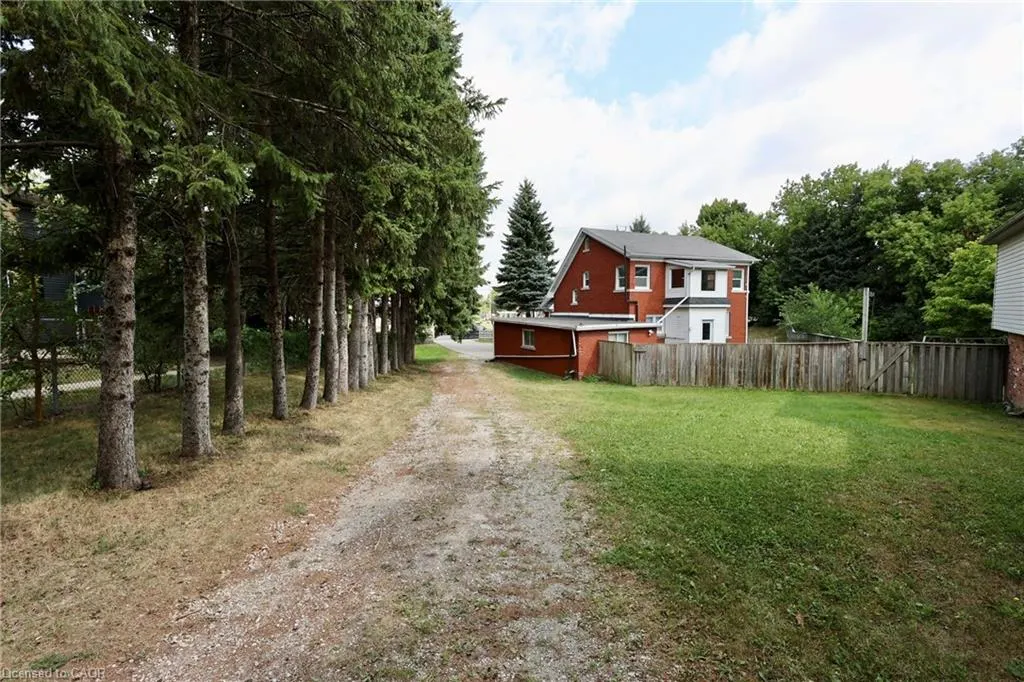 429 Erb Street W
