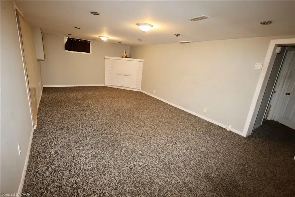 429 Erb Street W