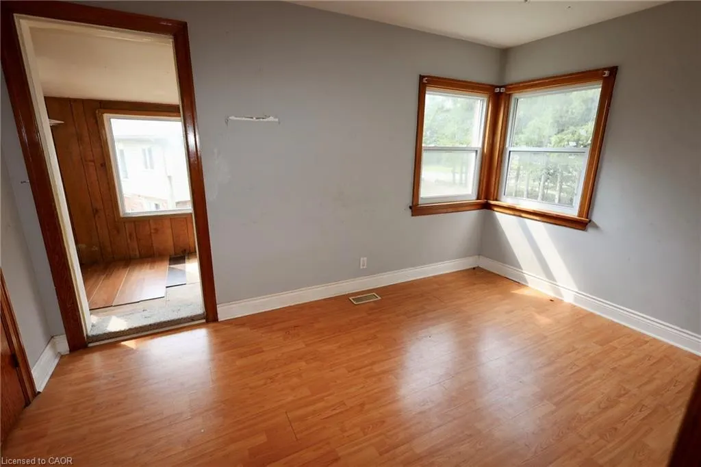 429 Erb Street W