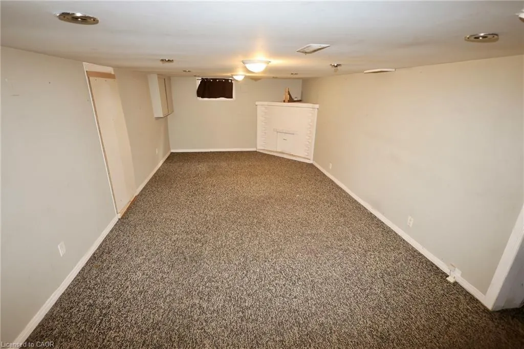 429 Erb Street W