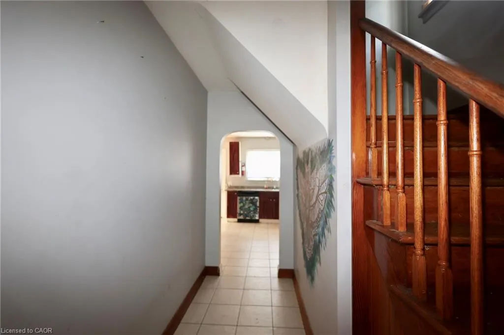 429 Erb Street W