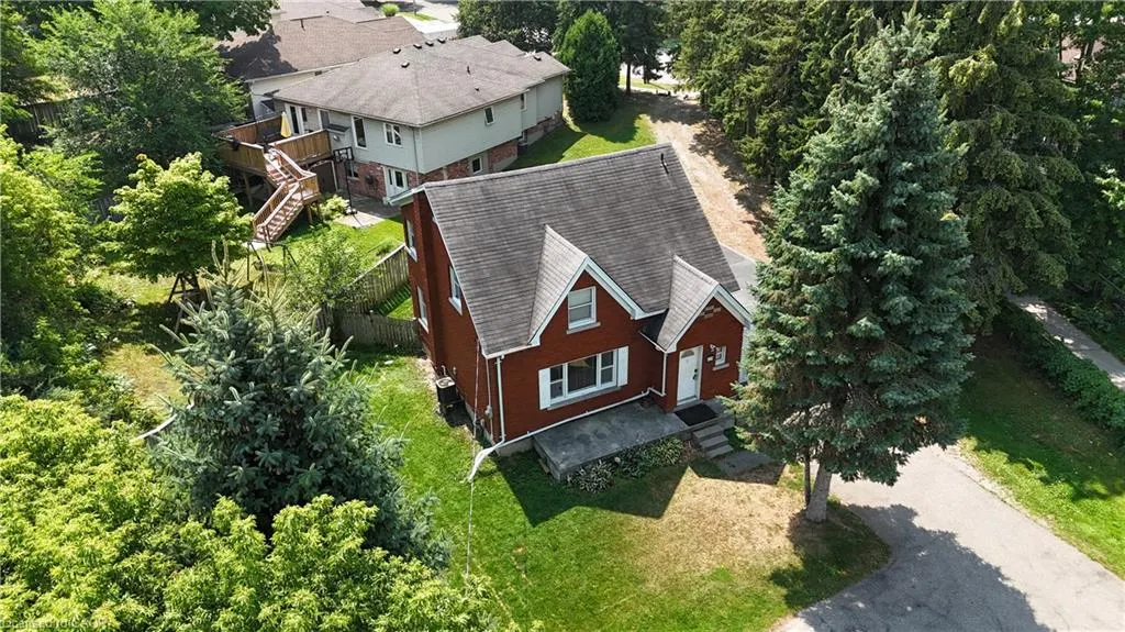 429 Erb Street W