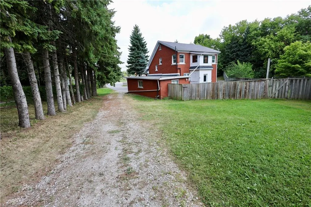 429 Erb Street W