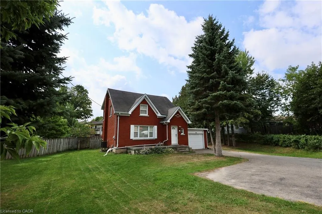 429 Erb Street W