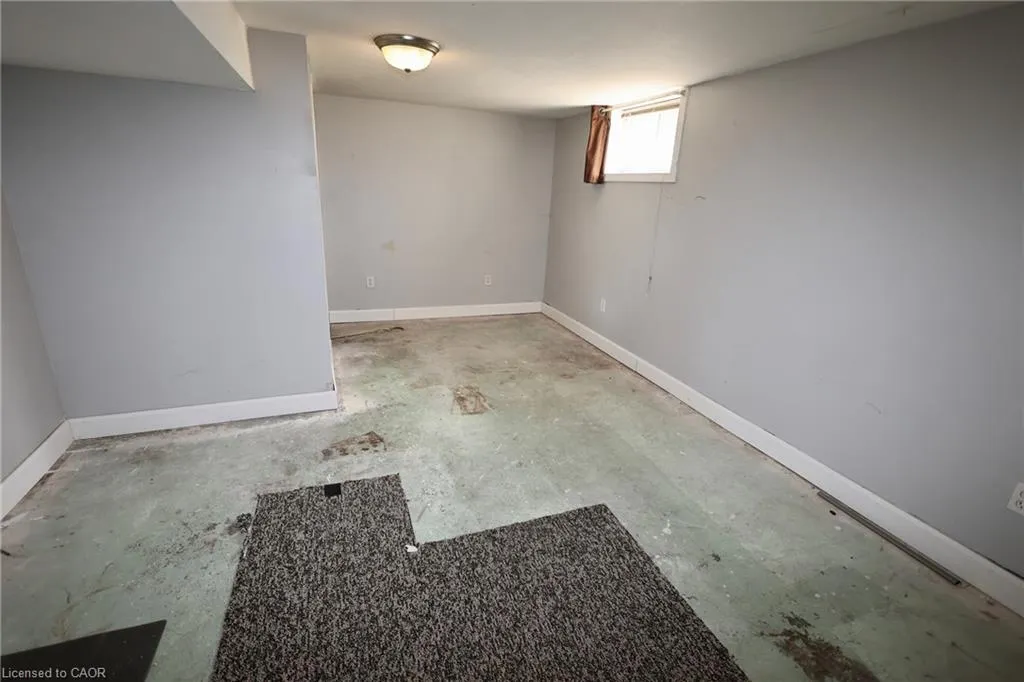 429 Erb Street W