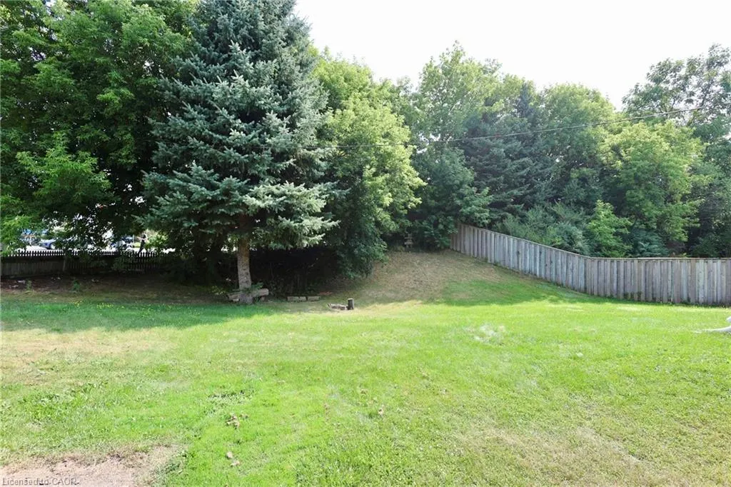 429 Erb Street W