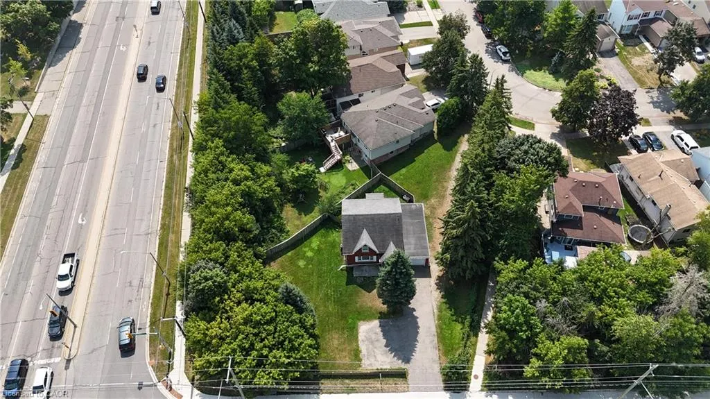 429 Erb Street W