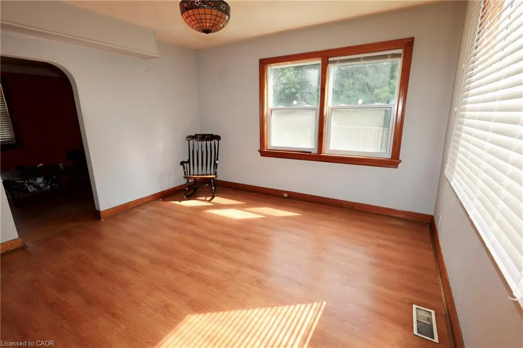 429 Erb Street W