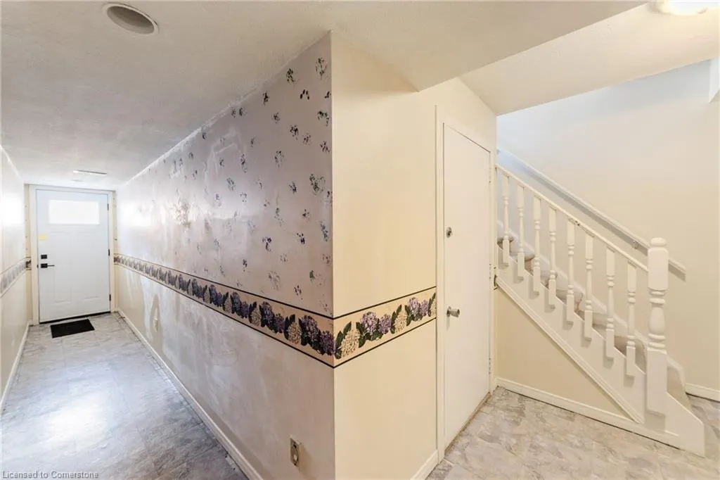 895 Maple Avenue, #101